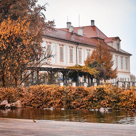 Maxmilian Lifestyle Resort Loučeň Eksteriør billede