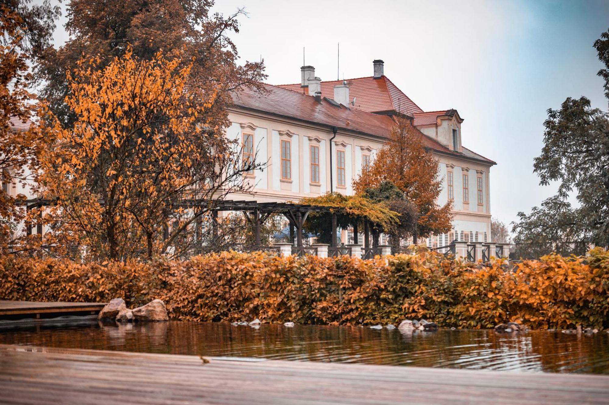 Maxmilian Lifestyle Resort Loučeň Eksteriør billede